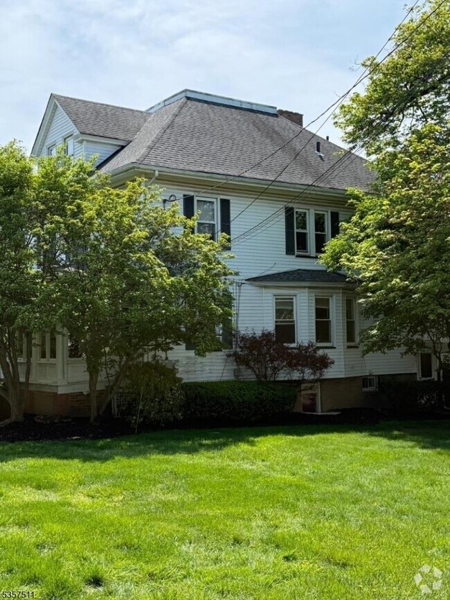Building Photo - 36 Malvern Pl