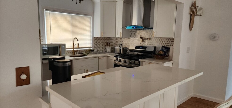 Building Photo - 150 E Walnut St