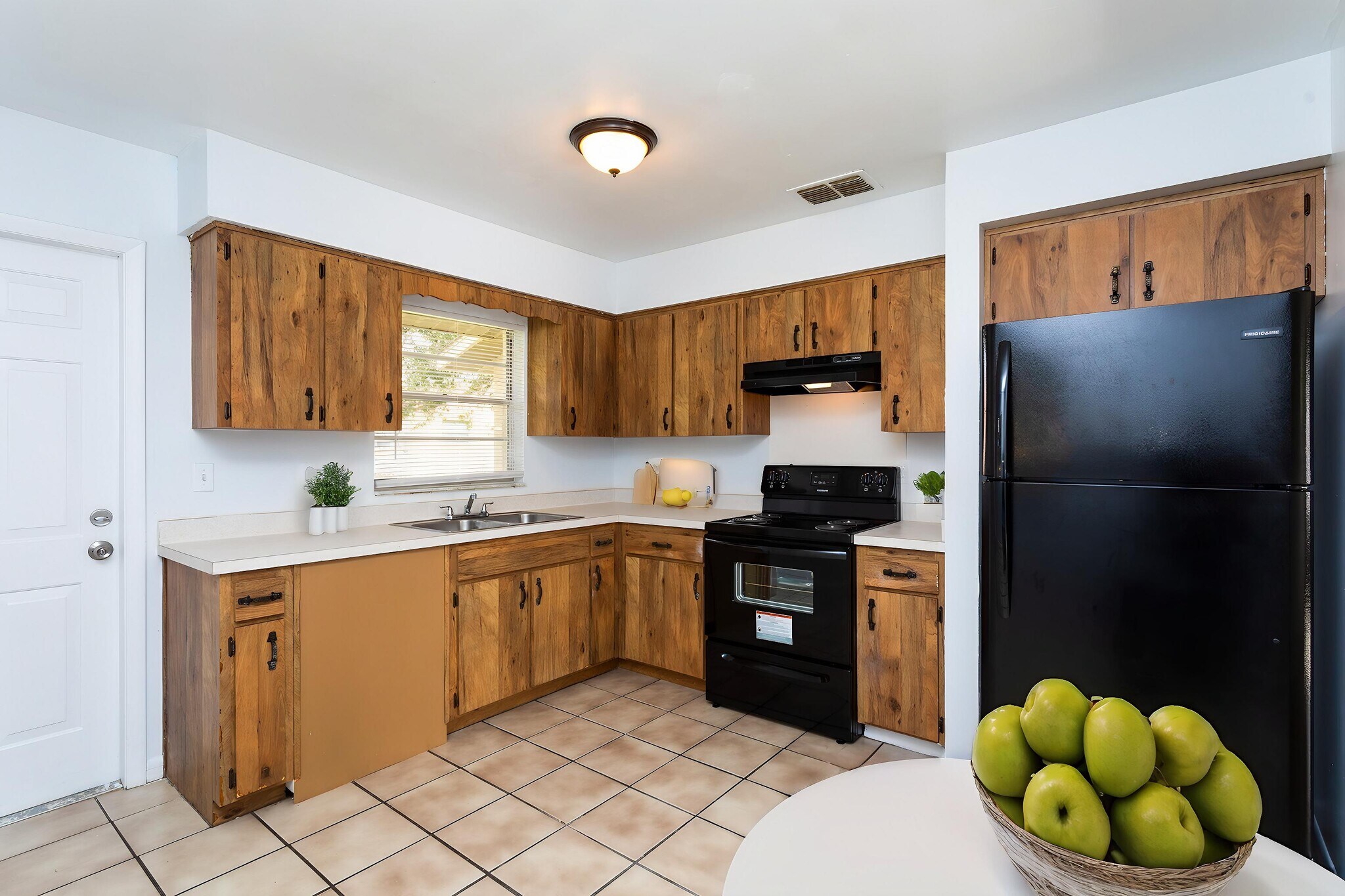 Building Photo - 3223 Pershing St