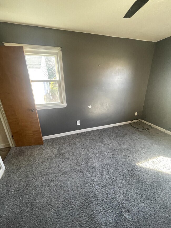 Building Photo - 1605 Everett Ave