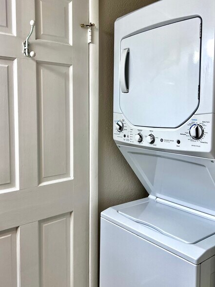 Building Photo - 3602 Gaylord Dr