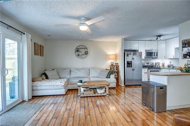 Building Photo - FOR RENT - OCEAN LAKES, VIRGINIA BEACH