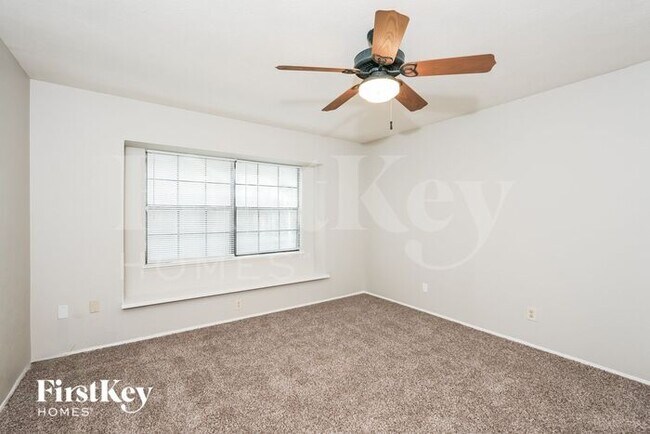 Building Photo - 4200 Wayfaring St