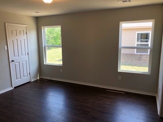 Building Photo - Nice New Construction in Valley View 3bed/2bath