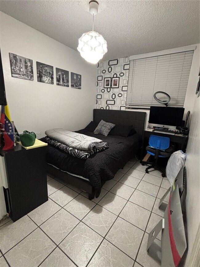 Building Photo - 3561 SW 117th Ave