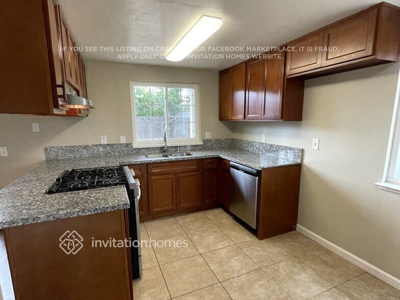 Building Photo - 8571 Fairlawn Ct