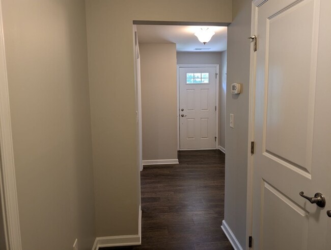 Building Photo - Move-in ready, Townhome Located in the Cit...