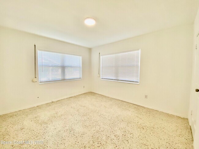 Building Photo - 480 Alice Dr