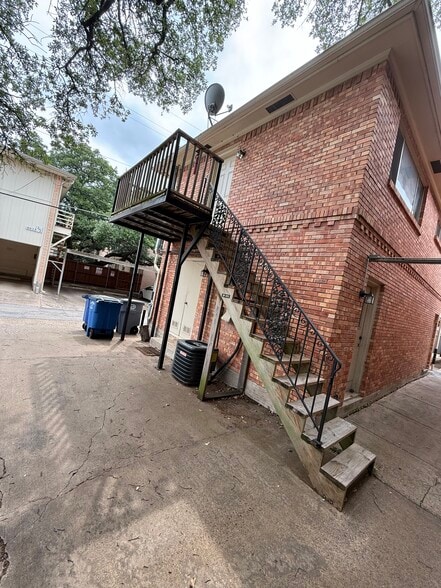 Building Photo - 8620 Baltimore Dr