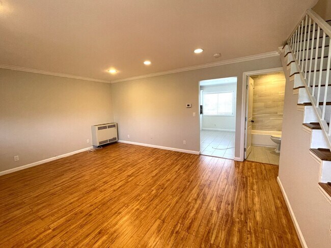 Building Photo - 1967 Plaza del Amo Plz