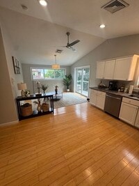 Building Photo - 19 Skyline Dr