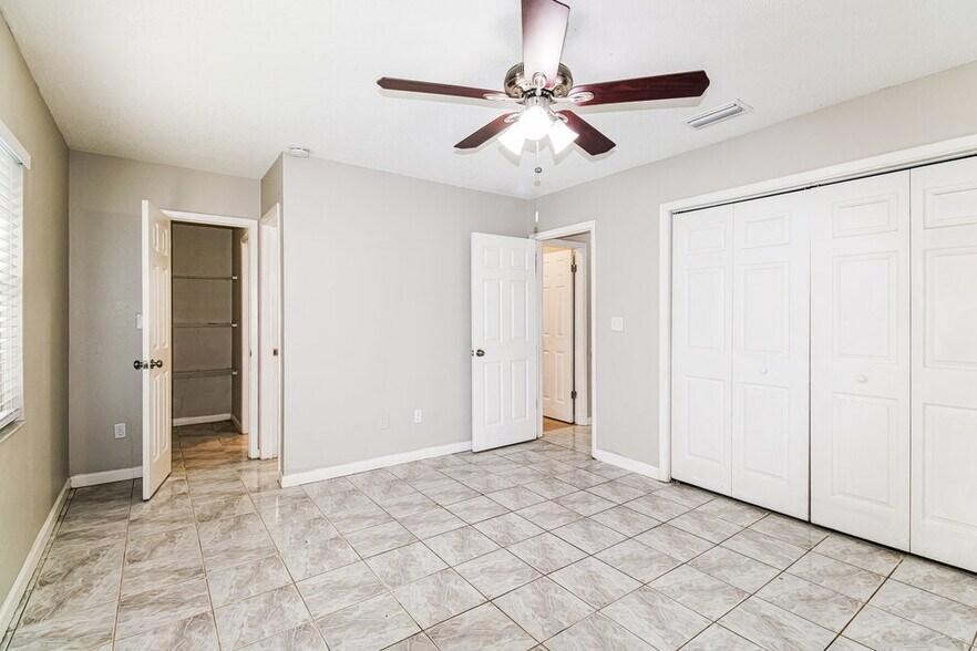 Building Photo - 15640 Little Ranch Rd