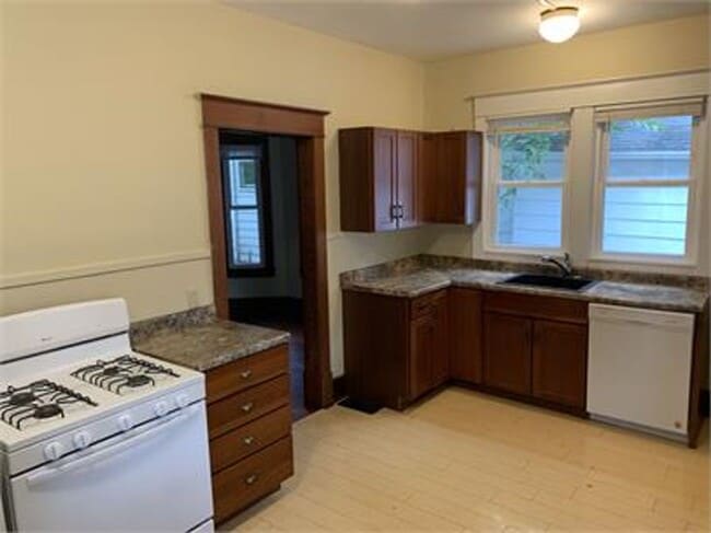 Primary Photo - 401 1/2 W Vine St.