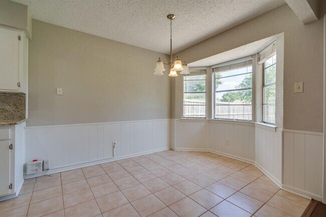 Building Photo - 2500 Quail Ridge Dr