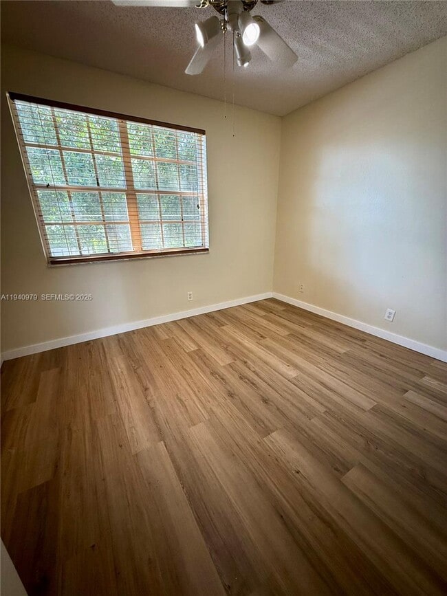 Building Photo - 7886 Dixie Beach Cir