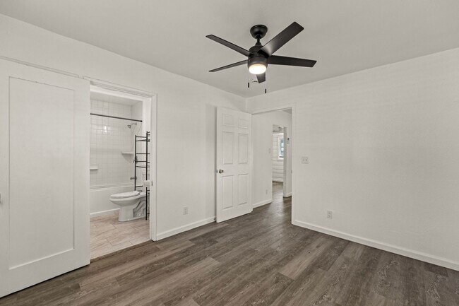 Building Photo - Enjoy Lake Views from This Cozy 1 Bed, 1 Bath Home