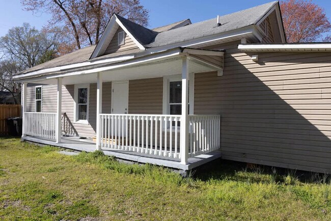 Building Photo - 305 Caswell St