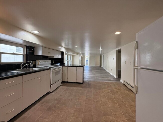 Building Photo - 103 N Troy Ave