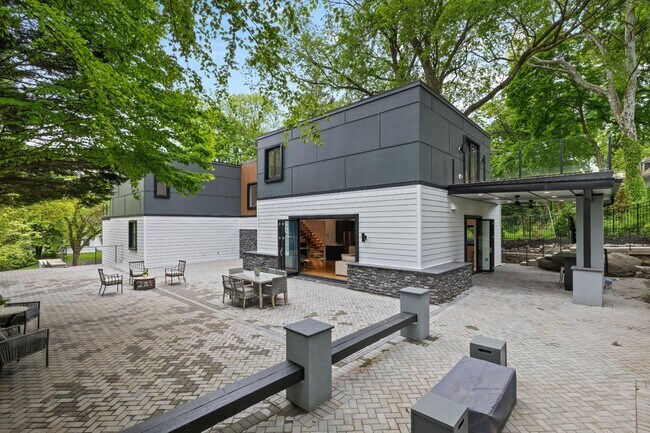 Building Photo - 354 Winding Wy