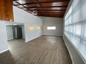 Building Photo - Remodeled 3 bed 2 bath