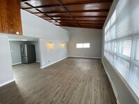 Building Photo - Remodeled 3 bed 2 bath