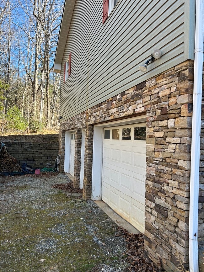 Building Photo - 1745 Zion Hill Rd