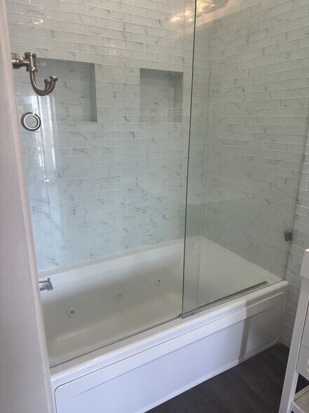 Building Photo - 815 Magnolia Ave