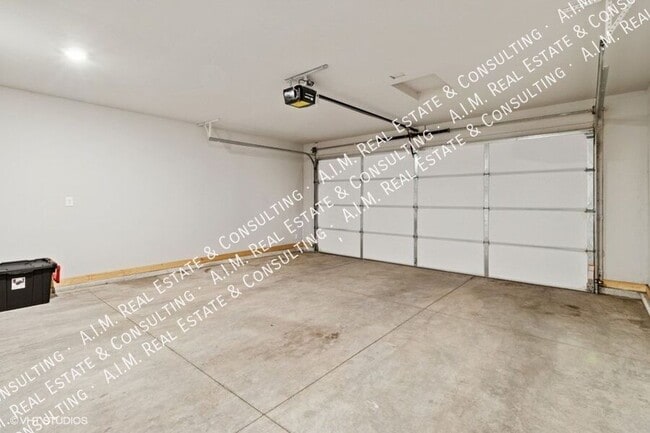 Building Photo - 1100 Edgeland St SW
