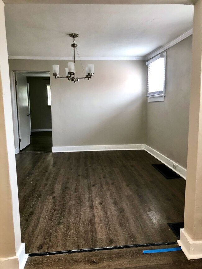 Building Photo - *** Swissvale * Beautiful & Spacious 4 Bedroom / 2 Bath House * Large Fenced in Backyard * Pet Fr...