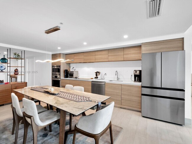 Building Photo - 6620 Indian Creek Dr