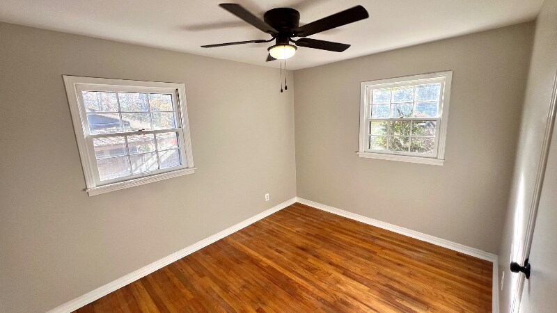 Building Photo - 1121 E Magnolia Ave