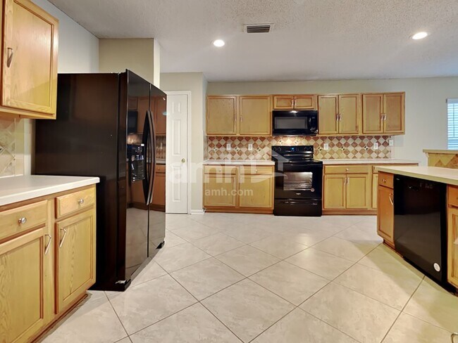 Building Photo - 11673 Brian Lakes Dr