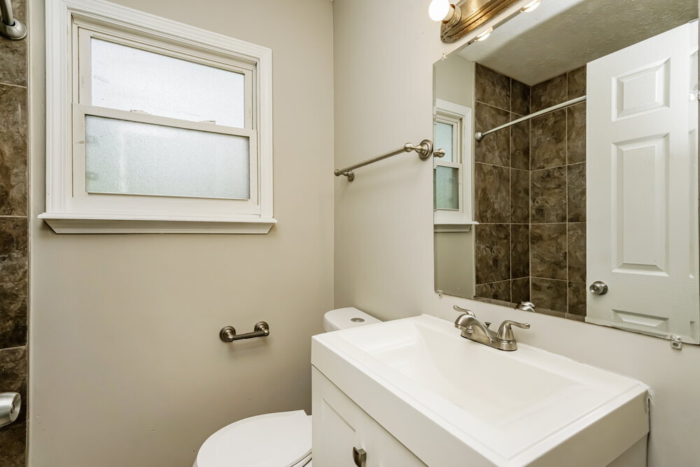 Building Photo - 2402 Parliament Ct