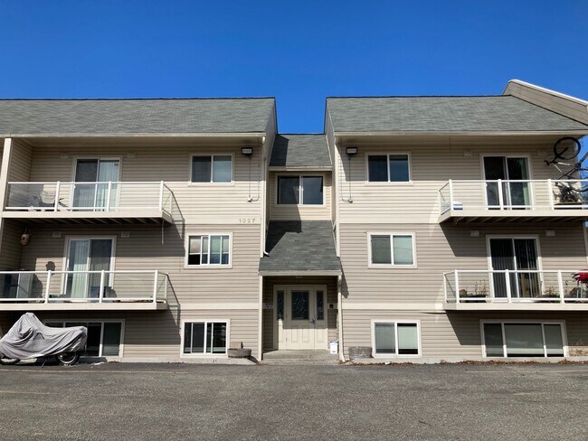 Building Photo - 2 Bdrm Condo off Spenard & 25th - Close to...