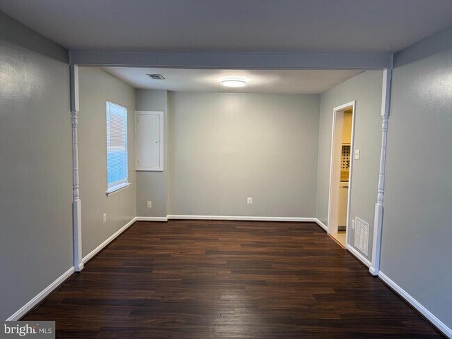 Building Photo - 8766 Walutes Cir