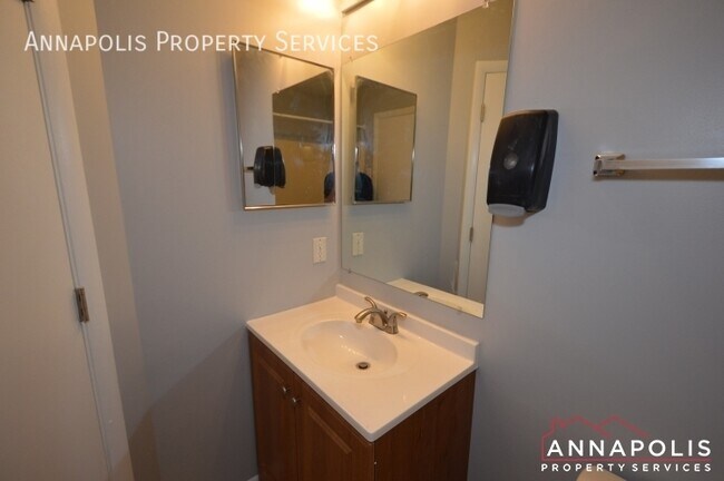 Building Photo - 10 Hearthstone Ct