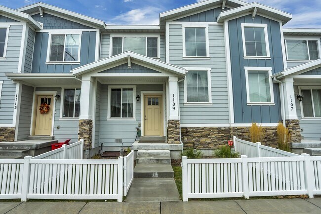 Building Photo - 1109 Emerald Pools Ln