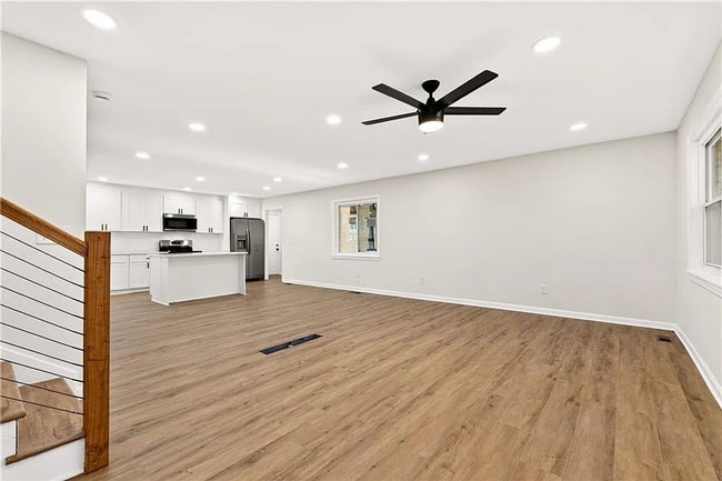 Building Photo - 4 Bed, 3 Bath in Decatur!