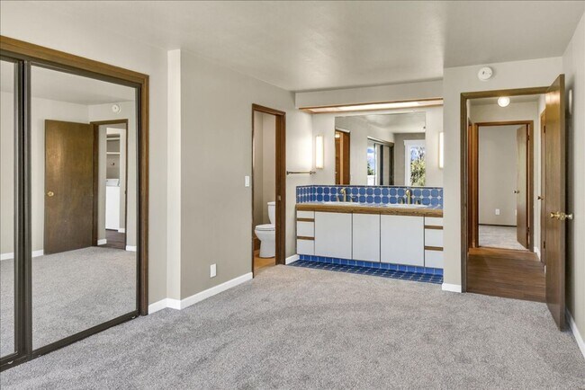 Building Photo - 561 Elm Way