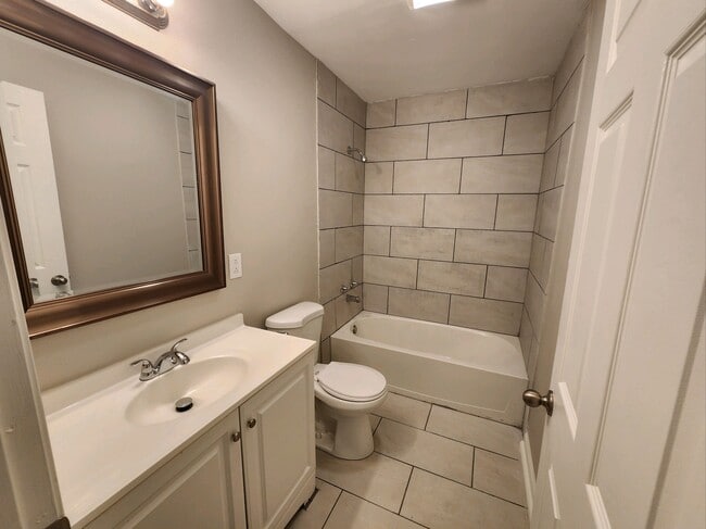 Building Photo - 4608 Princeton Dr