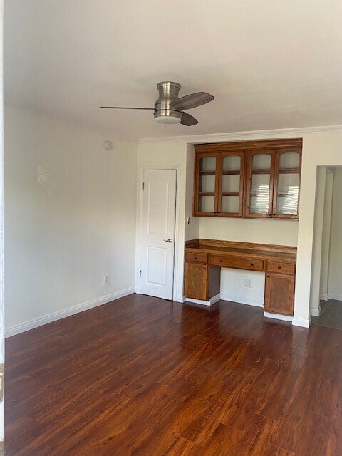 Building Photo - 564-592 N Kingsley Dr