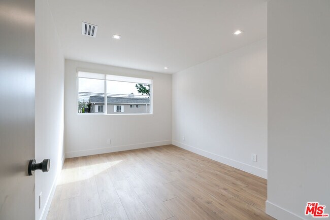 Building Photo - 12425 Texas Ave