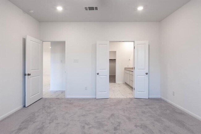 Building Photo - 309 Barton Oak Trl