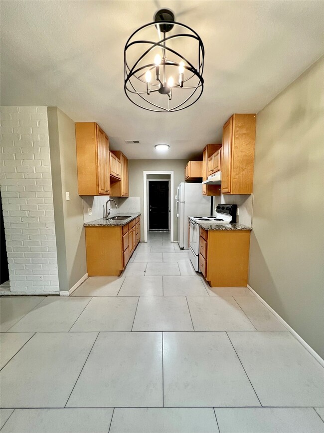 Building Photo - 8850 Glen Meadow Ln