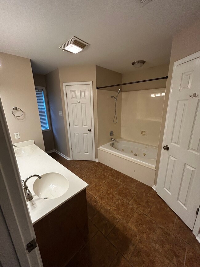 Building Photo - 110 Mohawk Cir