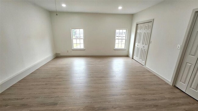 Building Photo - 741 S Glen Ln