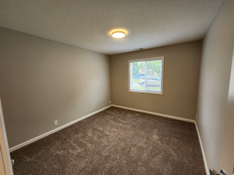 Building Photo - 424 Nussbaum Ave
