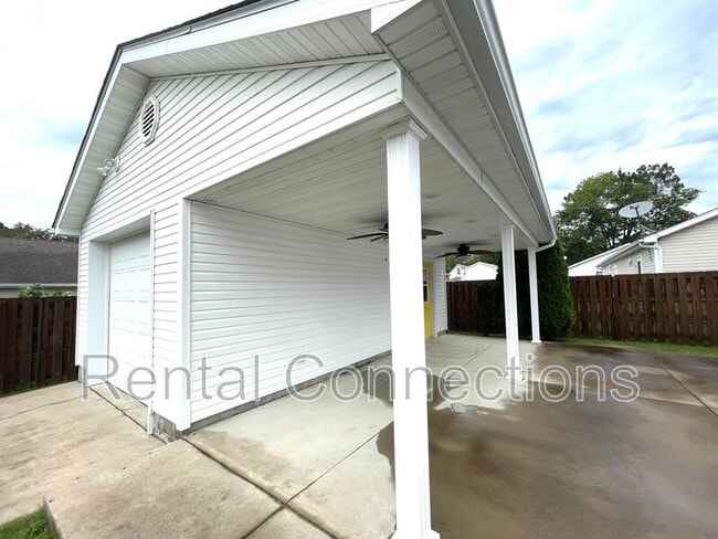 Building Photo - 1806 Bridge