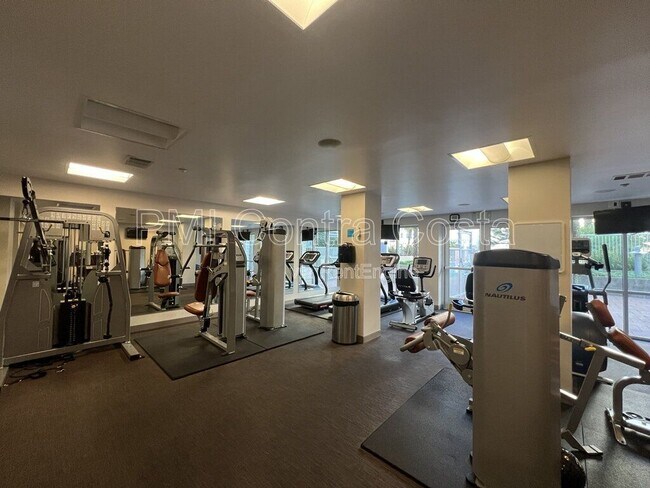 Building Photo - 1655 N California Blvd