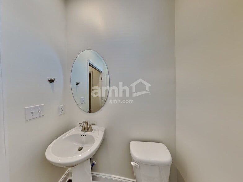 Building Photo - 5305 Virtue Ave